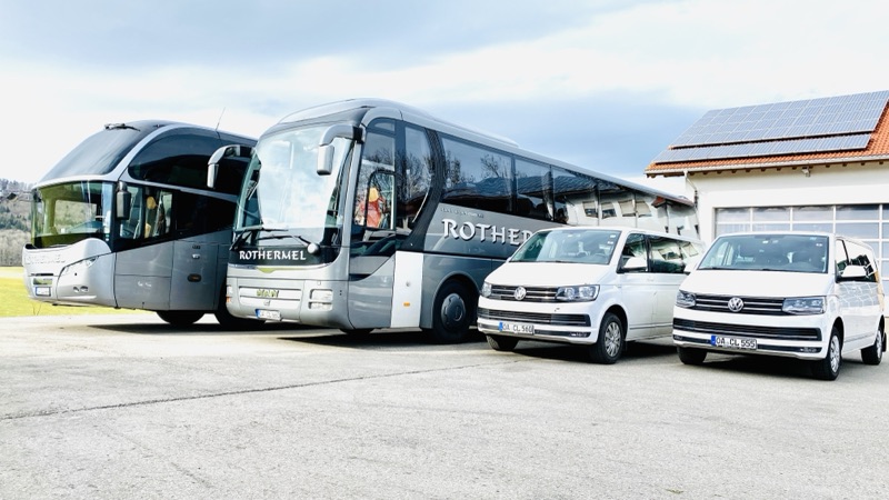 Rothermel-Busse vor dem Betriebshof
